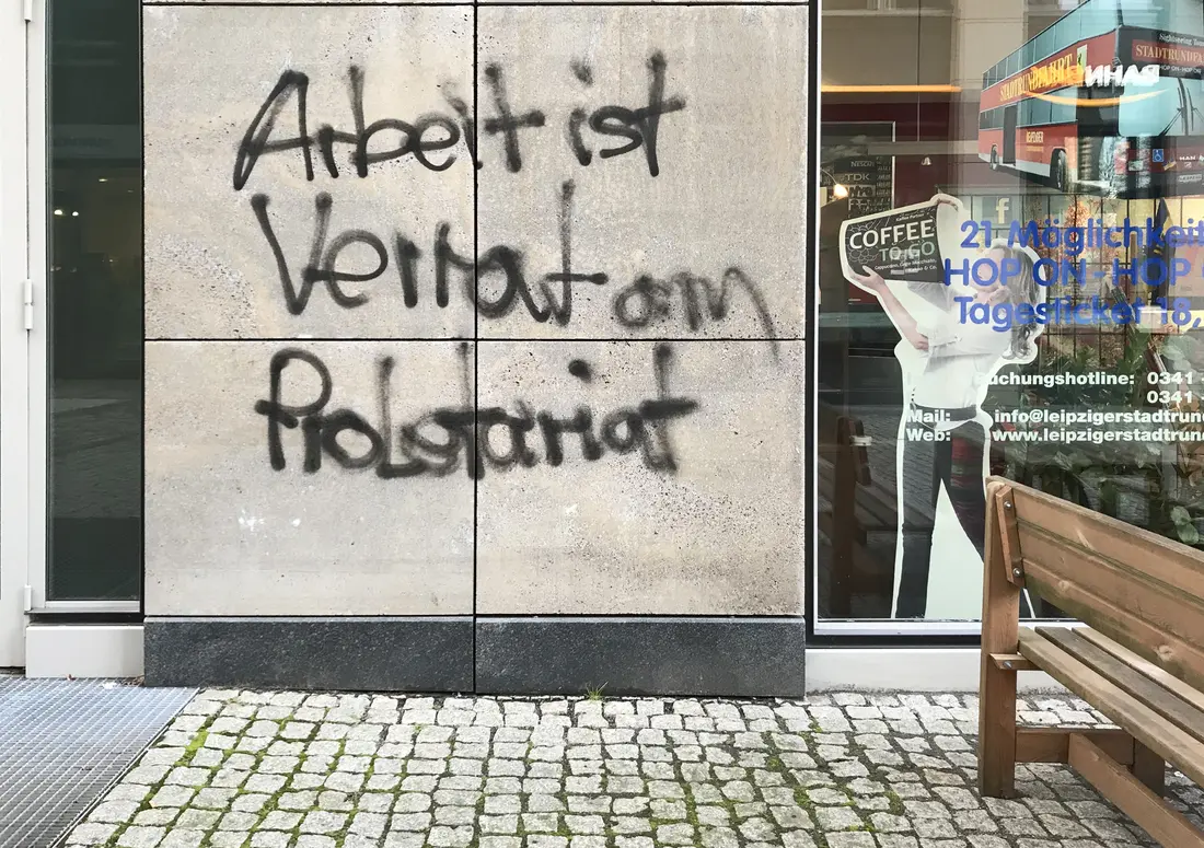 Graffitti: Arbeit ist Verrat am Proletariat