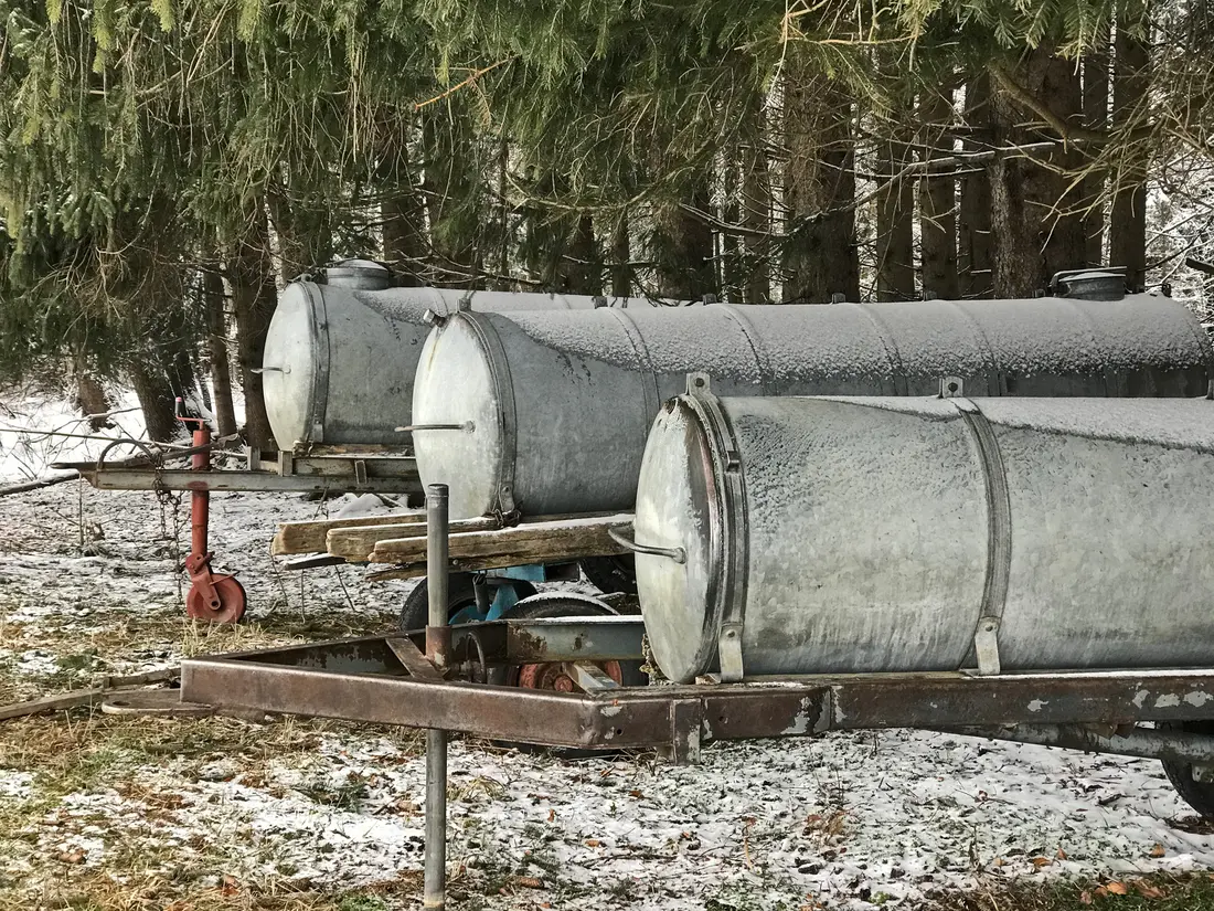 Wassertanks auf der Weide