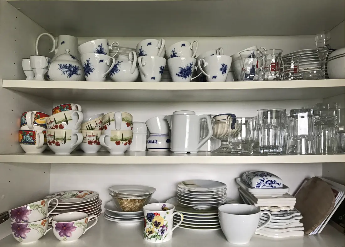 Blick in den Geschirrschrank