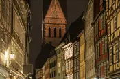 Nächtlicher Blick durch die Knochenhauer Strasse in Richtung Marktkirche