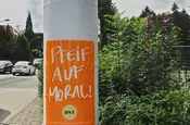 Litfasssäule mit Plakat