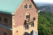 Ein &quot;überraschender Balkon&quot; mitten an einer Wand auf der Wartburg