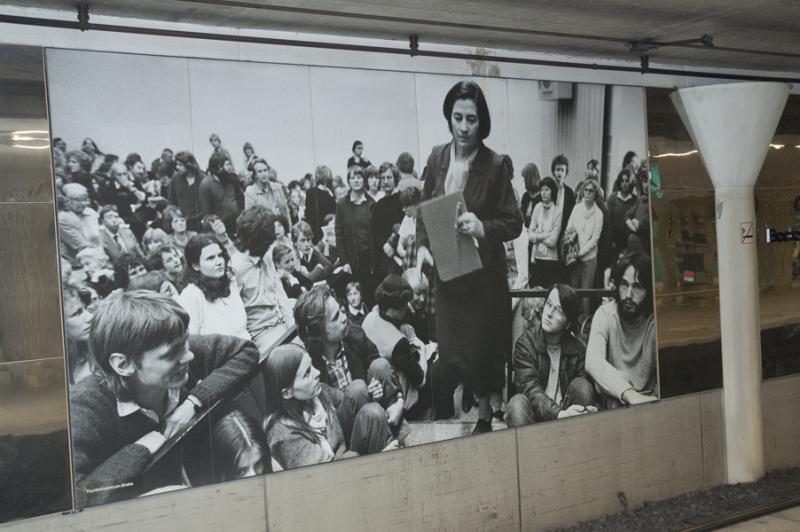 Bild von Christa Wolf in der U-Bahn Bockenheimer Warte